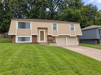 6442 NW 49th St, Kansas City, MO 64151