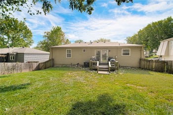 6442 NW 49th St, Kansas City, MO 64151