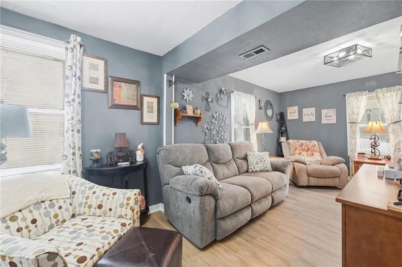 908 W Main St, Richmond, MO 64085