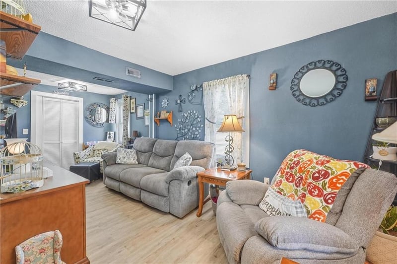 908 W Main St, Richmond, MO 64085