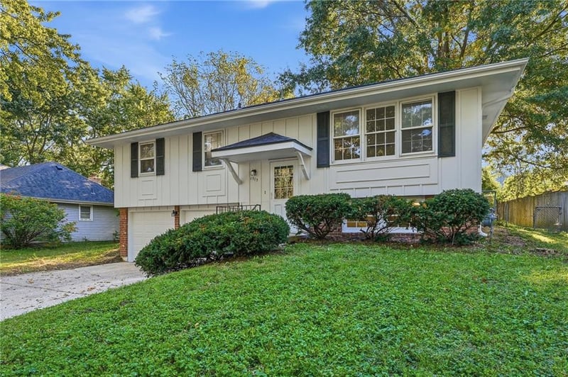 1913 N Plymouth Rd, Independence, MO 64058