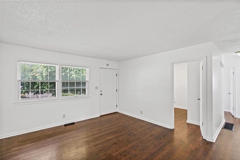 3916 S Spring St, Independence, MO 64055