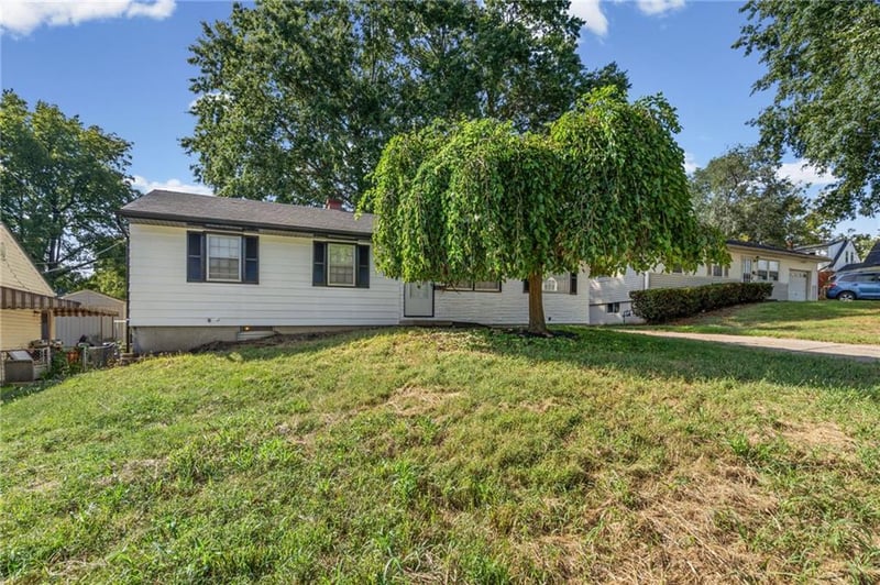 3916 S Spring St, Independence, MO 64055