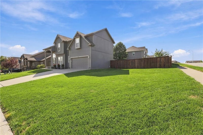 9644 N Adrian Ave, Kansas City, MO 64154