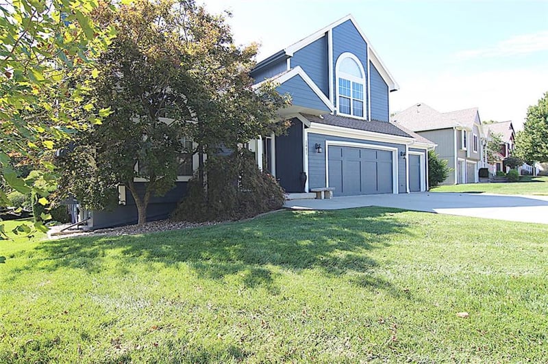 2017 Sw Post Oak Rd, Lee's Summit, MO 64082