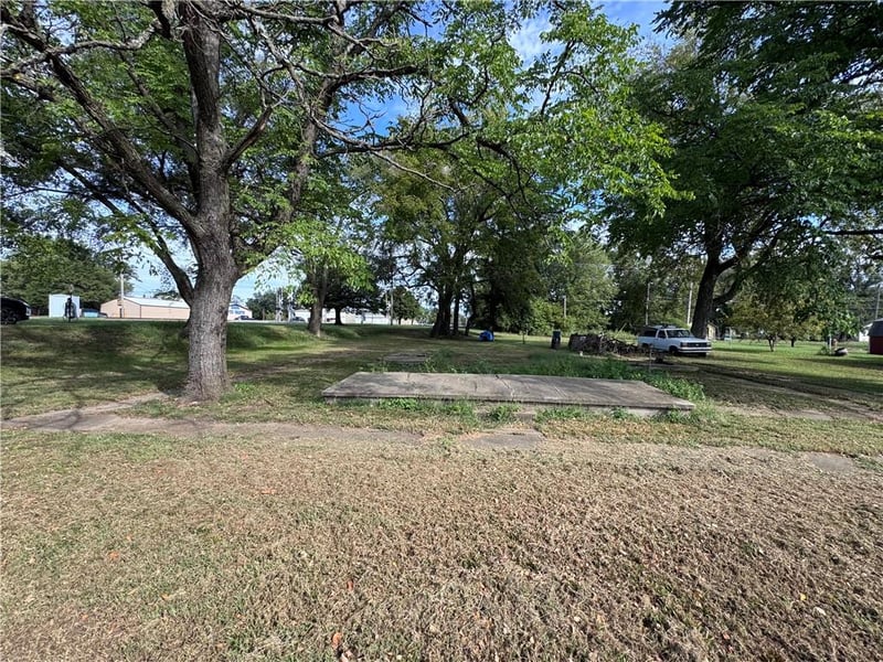 201 E 7th Ave, Garnett, KS 66032