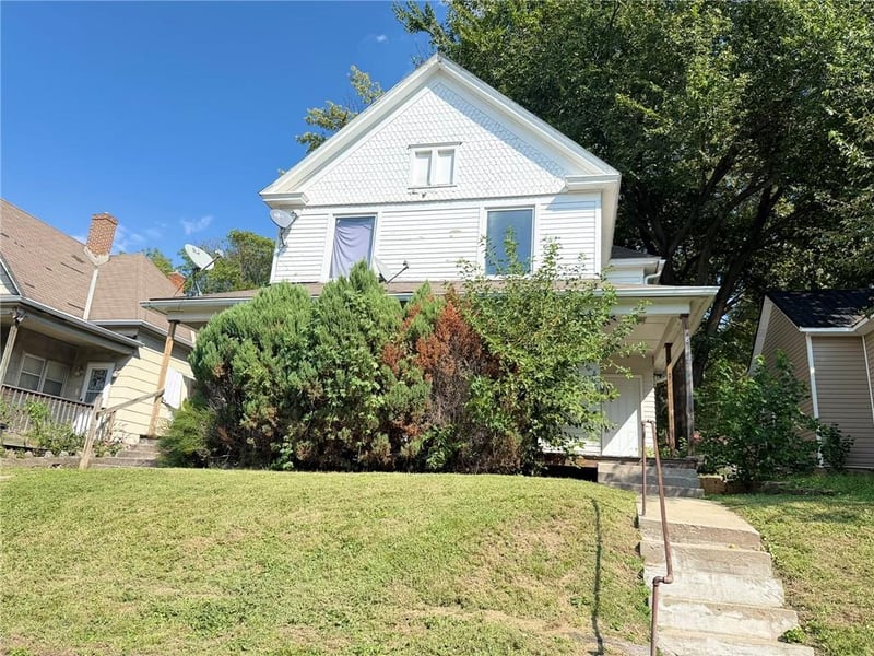 813 W 5th St #813 & 815, St Joseph, MO 64501