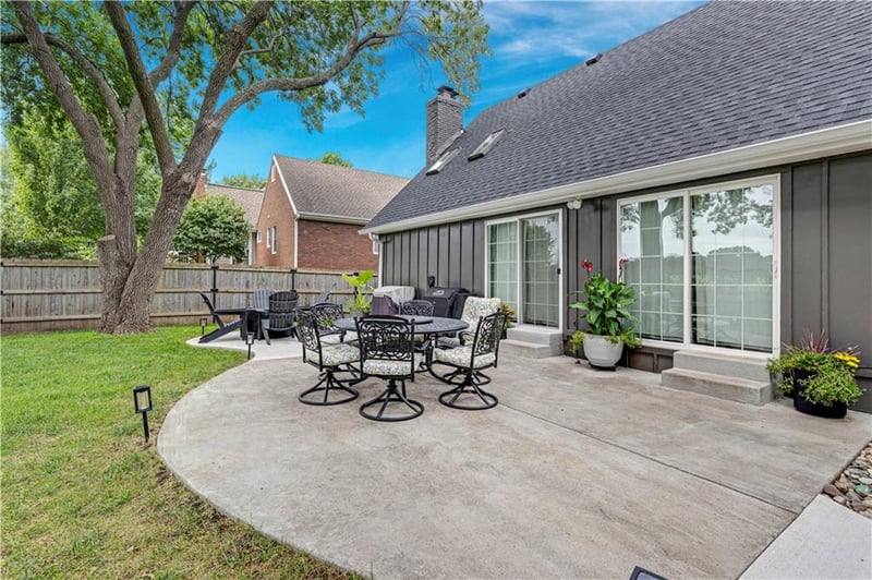11113 W 99th Pl, Overland Park, KS 66214