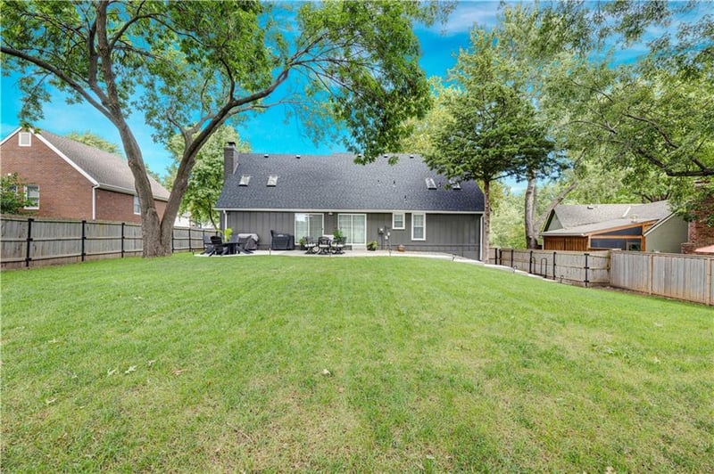 11113 W 99th Pl, Overland Park, KS 66214