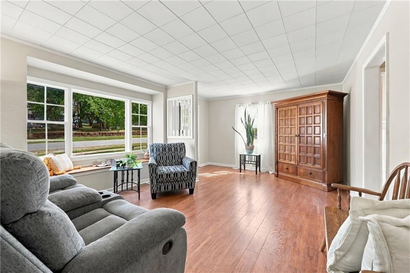 125 N Jeffreys St, Pleasant Hill, MO 64080