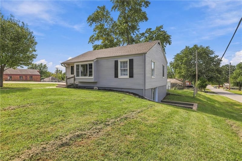 125 N Jeffreys St, Pleasant Hill, MO 64080