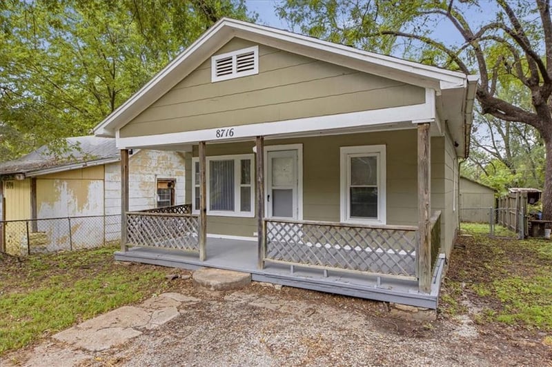 8716 E Roberts St, Independence, MO 64053