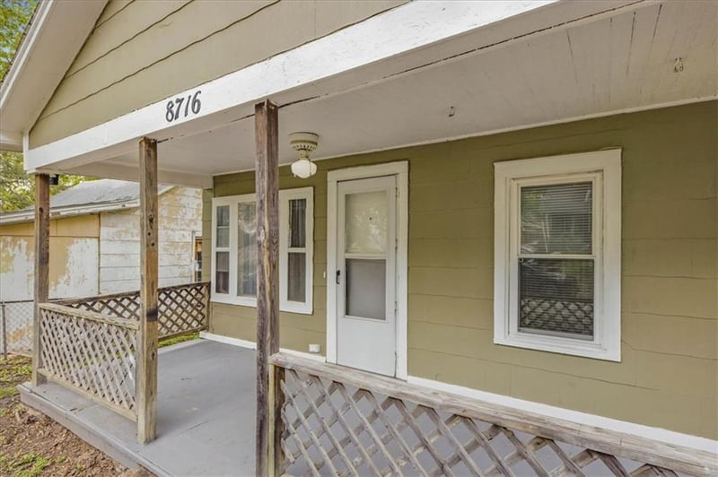 8716 E Roberts St, Independence, MO 64053