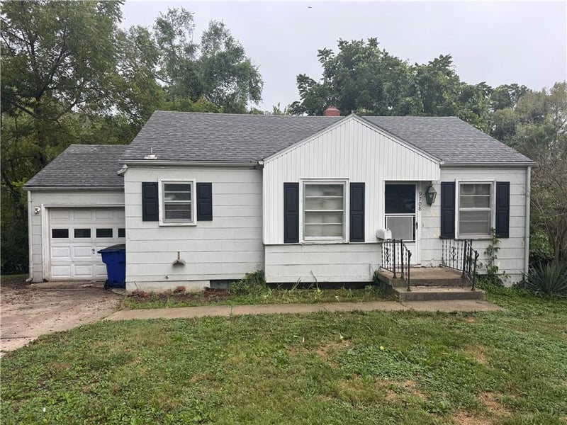 9708 E 67th Ter, Raytown, MO 64133
