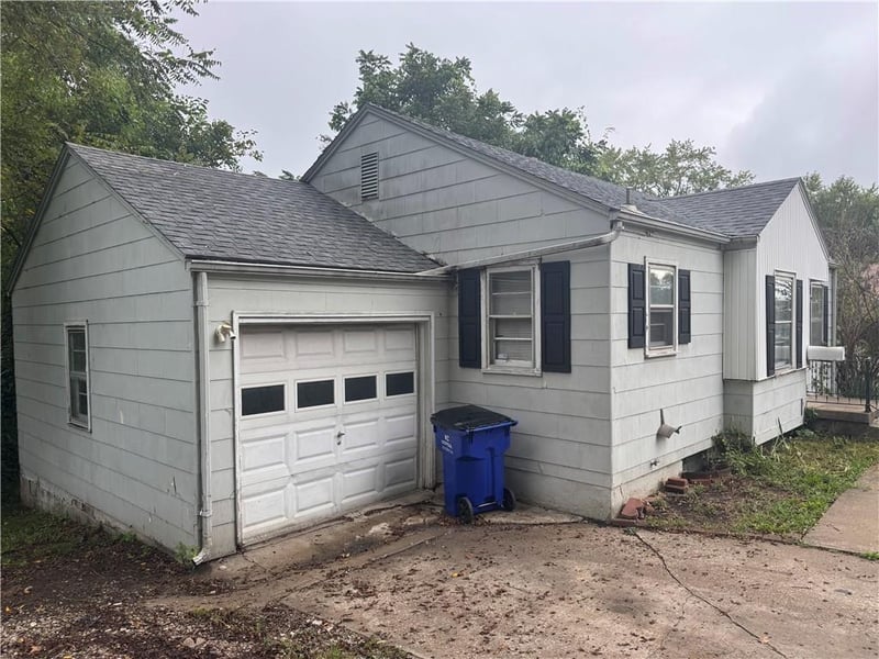 9708 E 67th Ter, Raytown, MO 64133