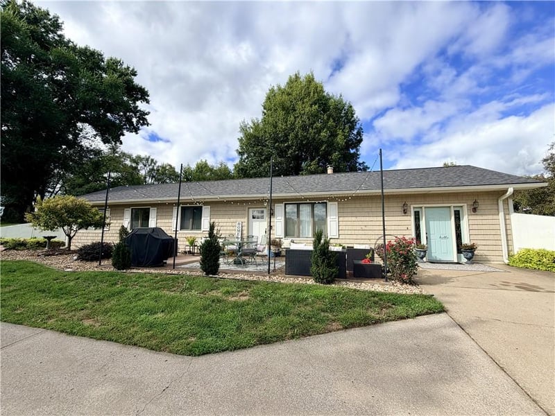 2723 Mansfield Rd, St Joseph, MO 64503