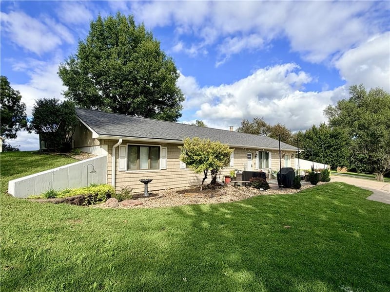 2723 Mansfield Rd, St Joseph, MO 64503