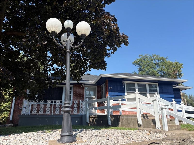 1101 Charles St, St Joseph, MO 64501