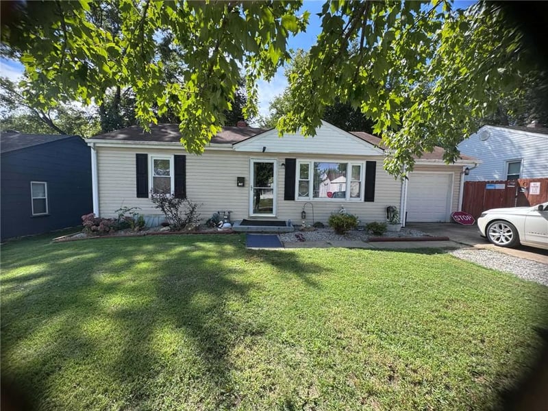 10417 E 27th St, Independence, MO 64052