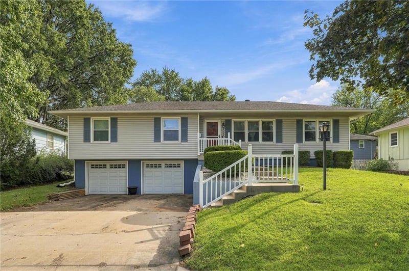 9053 E 83rd St, Raytown, MO 64138
