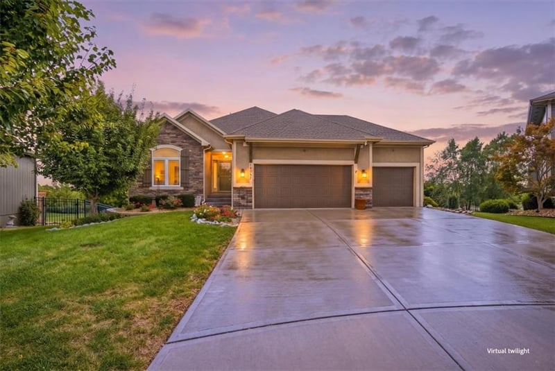 16367 S Heatherwood St, Olathe, KS 66062