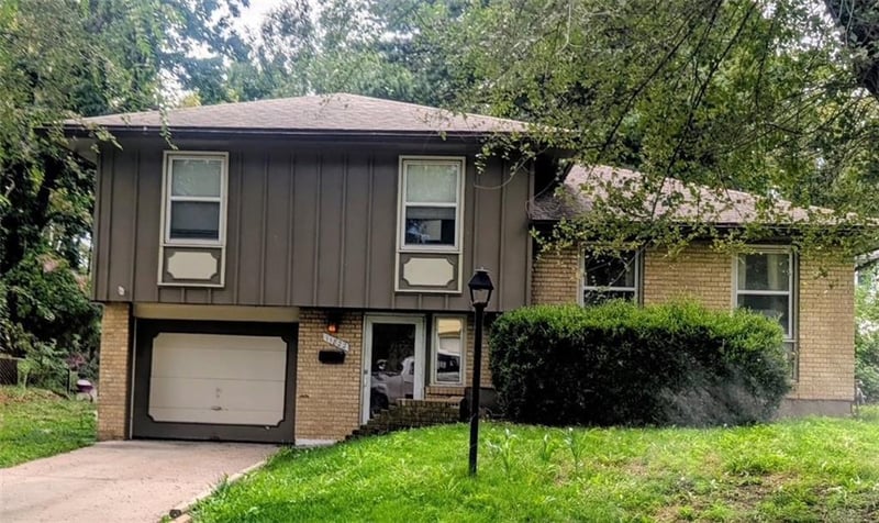 11822 Armitage Dr, Kansas City, MO 64134