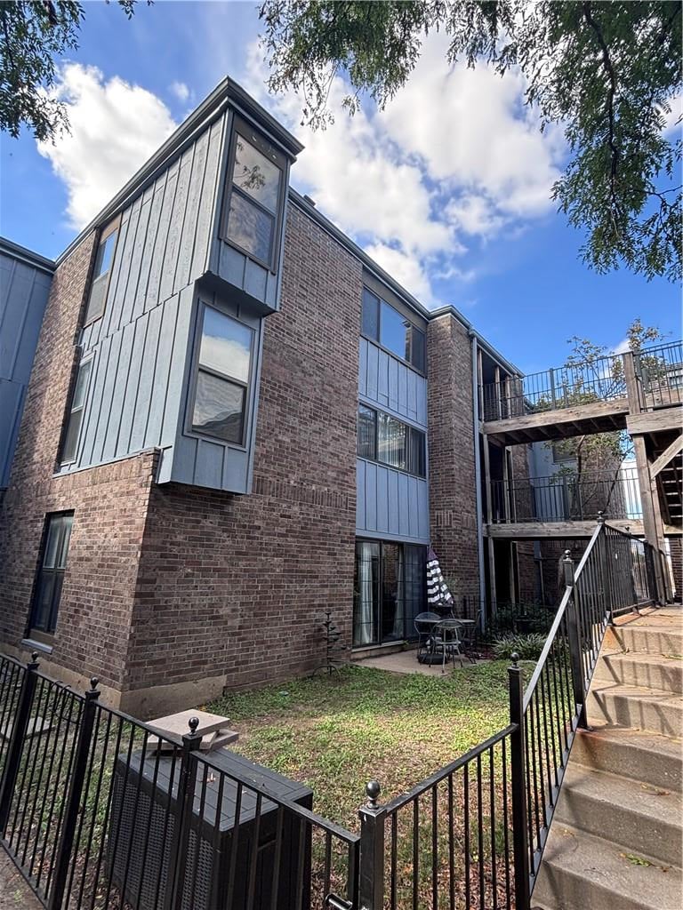 4057 Walnut #6 St #6, Kansas City, MO 64111