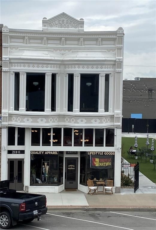 211 N Broadway St, Pittsburg, KS 66762