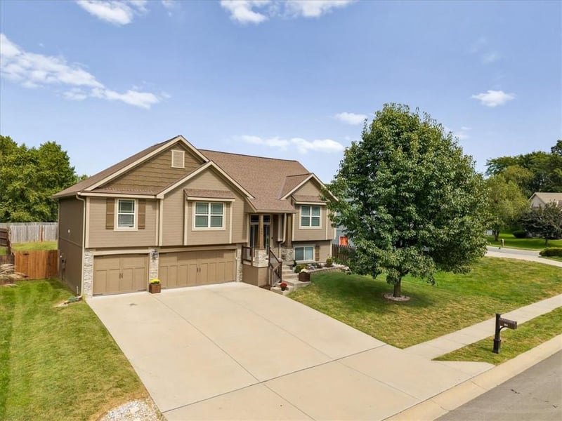 904 NW 110th Ter, Kansas City, MO 64155