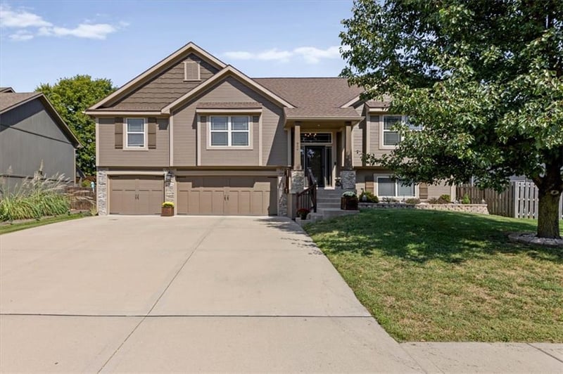 904 NW 110th Ter, Kansas City, MO 64155