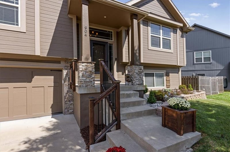 904 NW 110th Ter, Kansas City, MO 64155