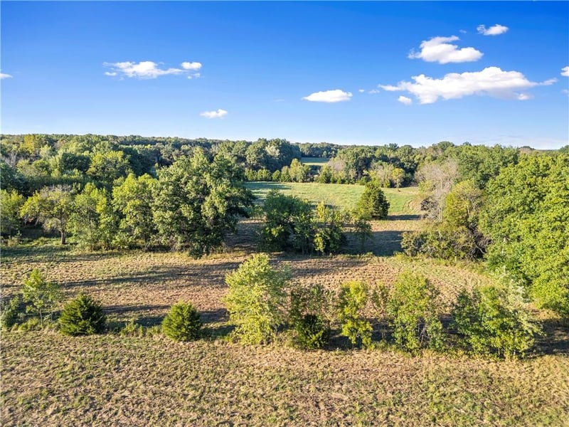 27785 E E Hw, Milo, MO 64767
