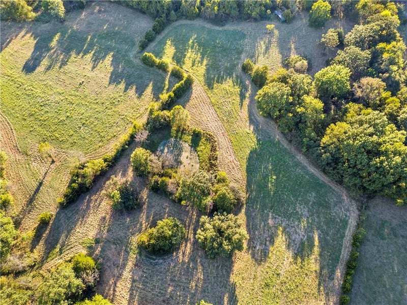 27785 E E Hw, Milo, MO 64767