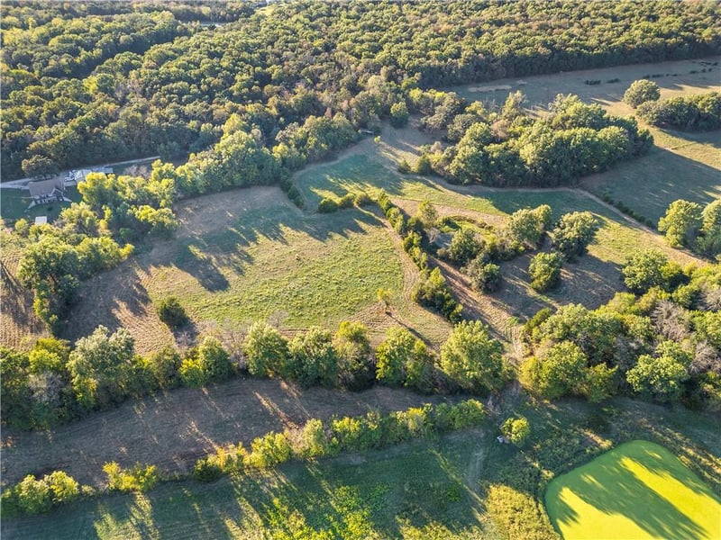27785 E E Hw, Milo, MO 64767