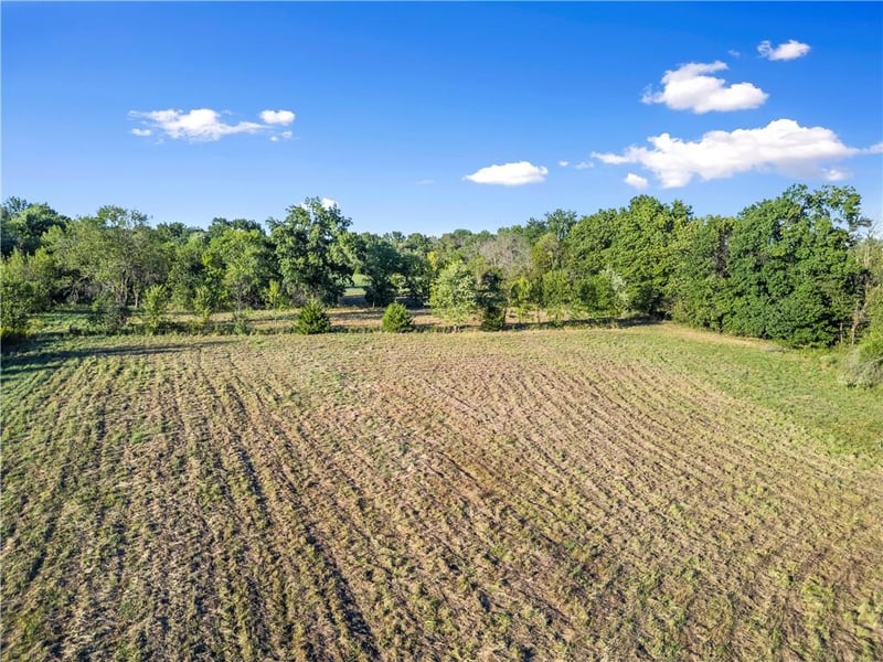 27785 E E Hw, Milo, MO 64767