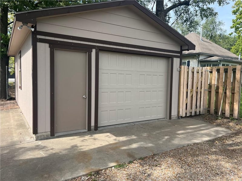 115 W 7th St, Wellsville, KS 66092