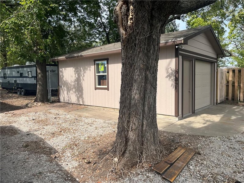 115 W Seventh St, Wellsville, KS 66092