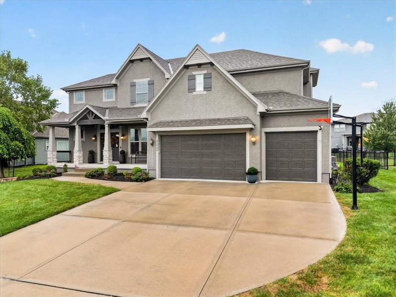 21706 W 82nd Ter, Lenexa, KS 66220