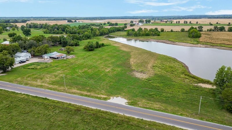 E State Rt 2 Hw, Harrisonville, MO 64701