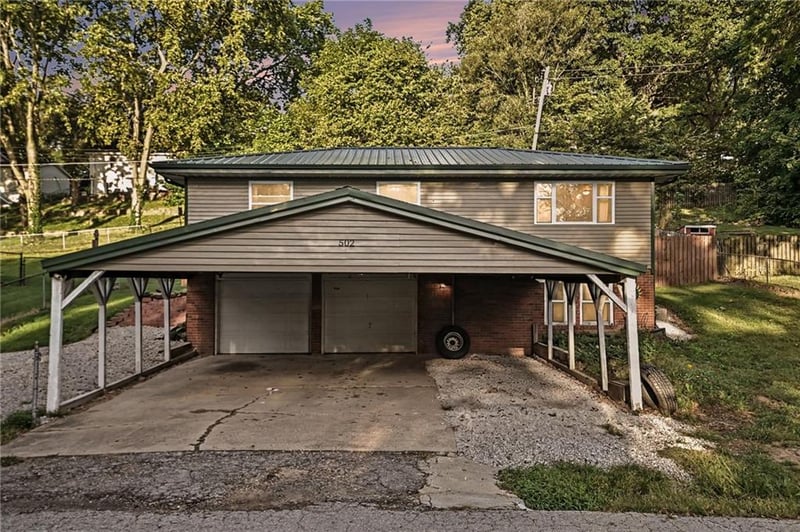 502 Dundee Rd, Smithville, MO 64089