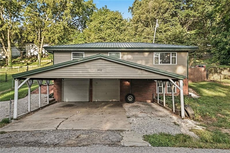 502 Dundee Rd, Smithville, MO 64089