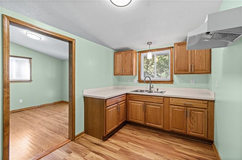 2429 S Harvard Ave, Independence, MO 64052