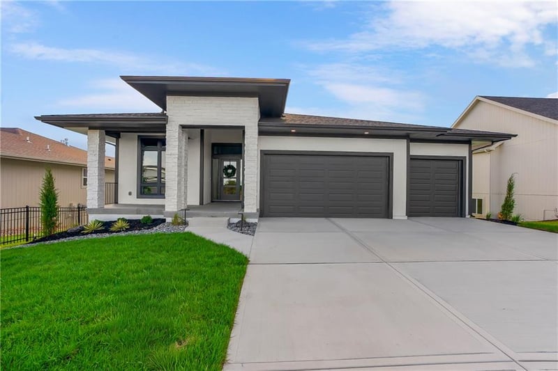 16972 S Cheshire St, Olathe, KS 66062