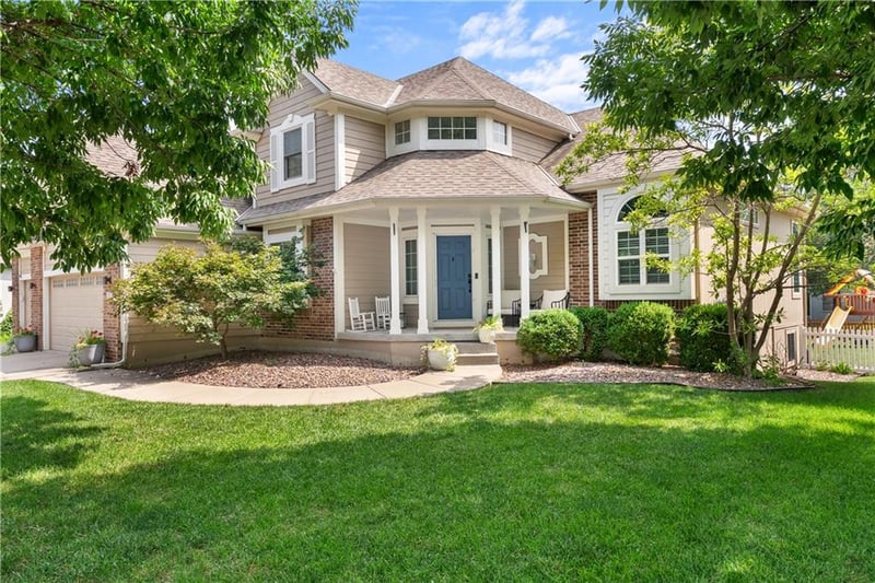 317 SW Bridlewood Ct, Lee's Summit, MO 64081