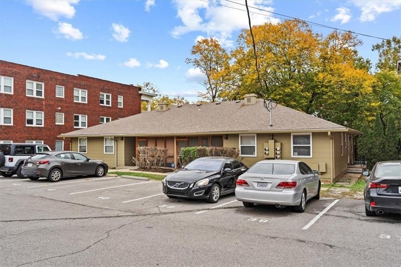 4308 Oak St #1S, Kansas City, MO 64111