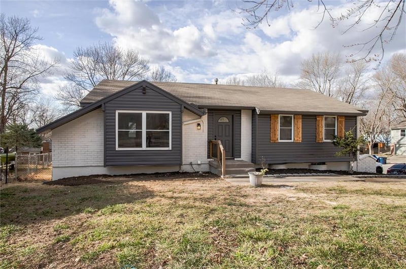 1109 Kingsridge Ct, Blue Springs, MO 64015