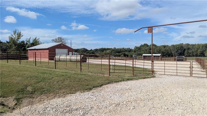 362 SW T Hw, Kingsville, MO 64061