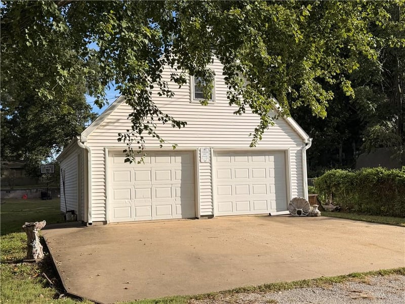 1535 S Cedar Ave, Independence, MO 64052