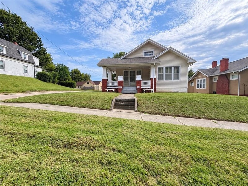 3140 Mitchell Ave, St Joseph, MO 64507