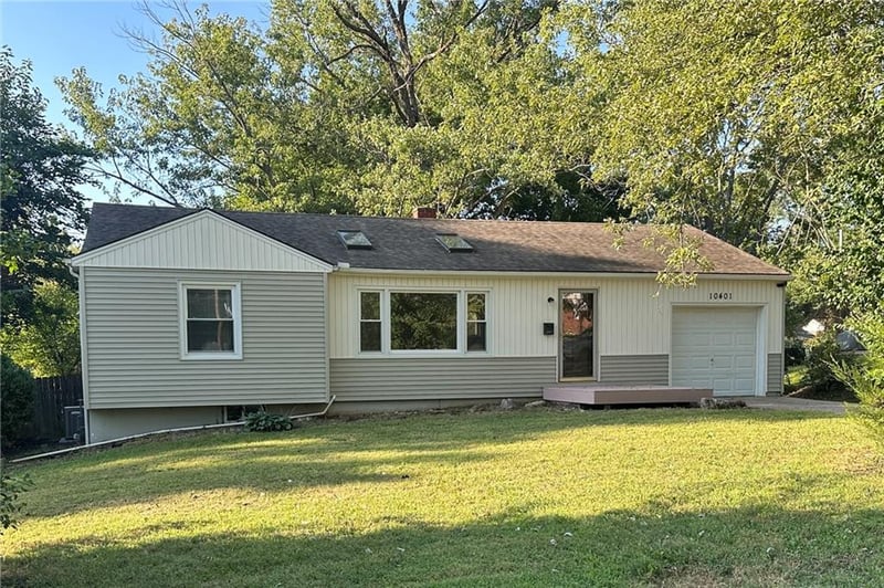 10401 E 69th St, Raytown, MO 64133